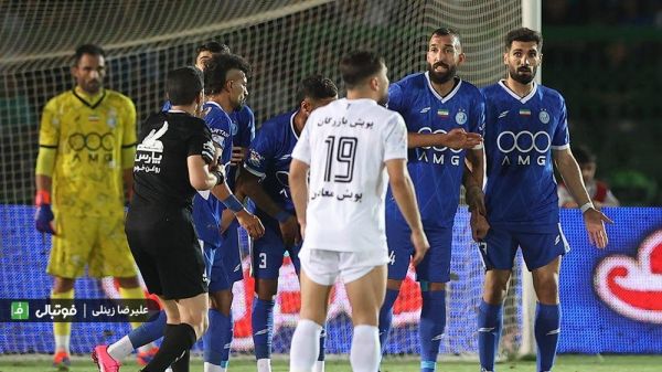 گزارش ویژه اشتباه مدافعان استقلال روی گل سوم ذوبآهن؛ دیوار کاذب