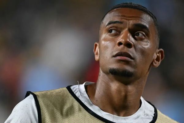 میلان هم وارد رقابت برای مدافع منچسترسیتی شد