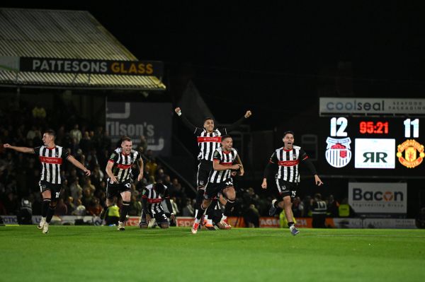 طلسم عجیب منچستر یونایتد مقابل گریمزبی تاون