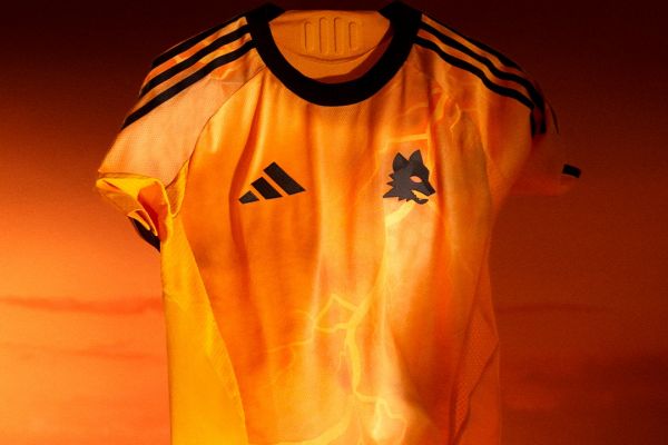  رونمایی رسمی از کیت دوم جدید آ اس رم