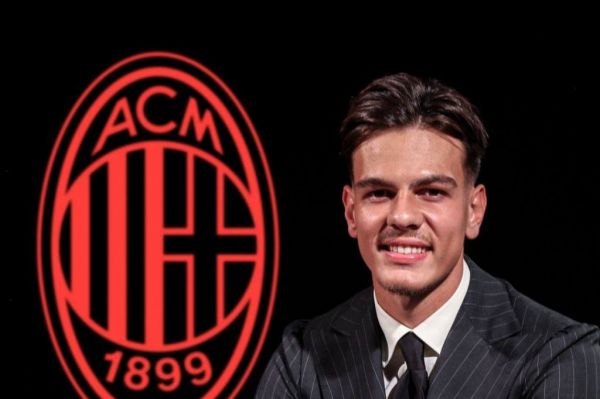 هافبک جدید میلان دو ماه دور از مستطیل سبز