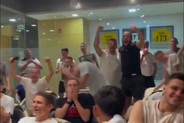  شادی بازیکنان غیرت آلماتی هنگام مشخص شدن تقابل با رئال‌مادرید