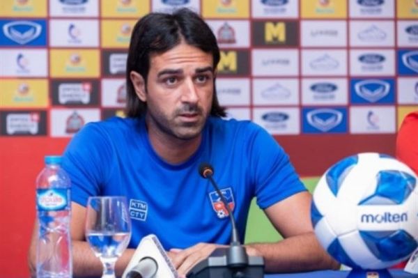  سرمربی افغانستان  ما چهار بازیکن داشتیم که باشگاه ندارند