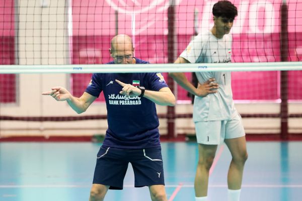  نگاه ویژه پیاتزا به نیما باطنی