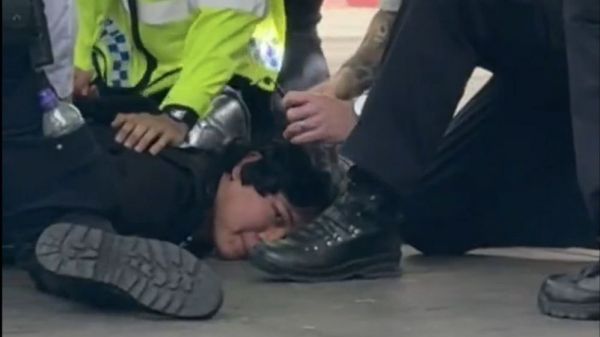 دستگیری فرد مشکوک به حمله مسلحانه در نزدیکی استادیوم چلسی