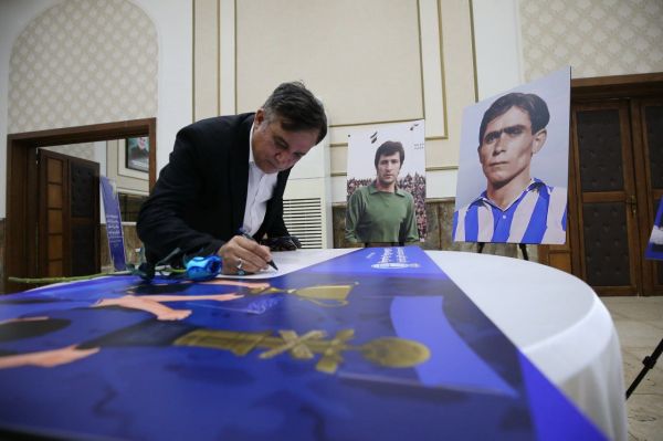  توئیت انتقادی تاجرنیا علیه فتح‌الله‌زاده  سکوت کن