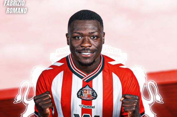  غیررسمی  مهاجم آژاکس به ساندرلند پیوست