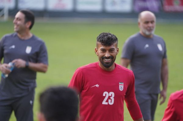  رامین رضاییان با بازوبند کاپیتانی در ترکیب تیم ملی