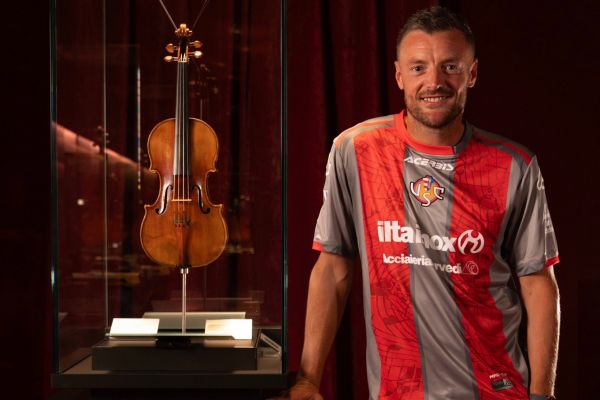 رسمی جیمی واردی به کرمونزه پیوست