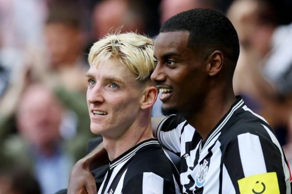  پیام خداحافظی هم تیمی‌های سابق ایساک برای خرید جدید لیورپول