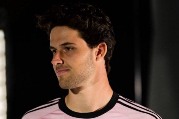  لامنس منچستریونایتد را به استون ویلا ترجیح داد