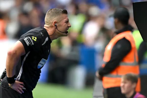  اعتراف رئیس کمیته داوران به اشتباه در بازی چلسی – فولام