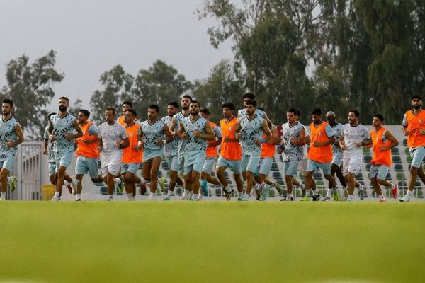  همای کیش حریف استقلال در اردوی جزیره