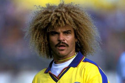  مردی با موهای عجیب؛ کارلوس والدراما ۶۴ ساله شد