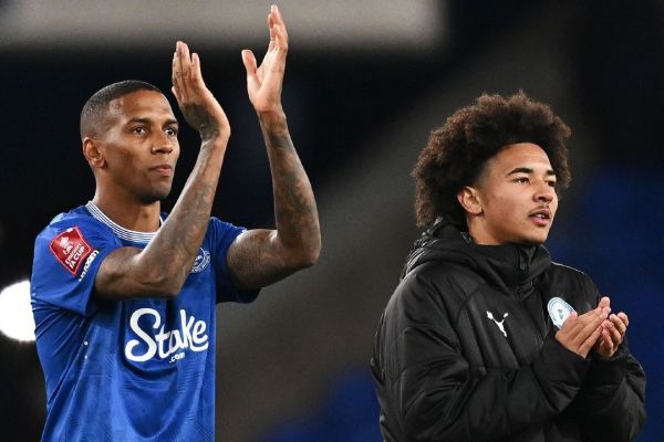 امکان هم بازی شدن تاریخی ستاره سابق منچستریونایتد با پسرش در چمپیونشیپ