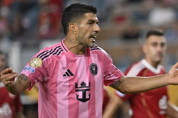  عذرخواهی علنی سوارز پس از رفتار جنجالی‌اش در فینال لیگز کاپ