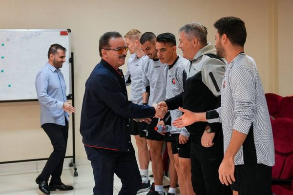  حمله دوباره زنوزی به ایجنت معروف؛ او امسال ۱۰۰۰ میلیارد تومان درآمد داشته است