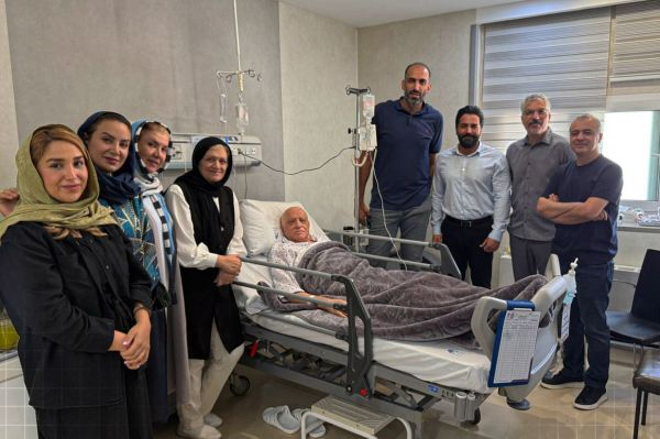 عیادت اعضای تیم بسکتبال استقلال از عنایتالله آتشی