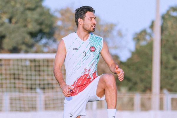 جشن دیرهنگام کاپیتان تراکتور پس از باخت به استقلال