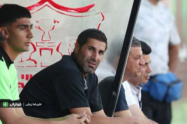  حمله بیک‌زاده به اسدی رییس آکادمی استقلال  مدیرفنی شما، مدیر دخالت است