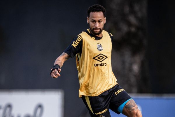 نیمار مخالف بازی روی چمن مصنوعی