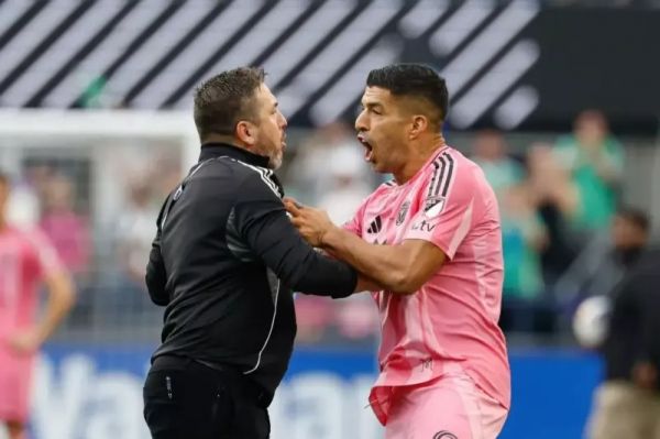  یک محرومیت دیگر برای سوارز پس از پرتاب آب دهان