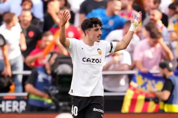  انتقاد مهاجم والنسیا از وضعیت مدیریتی بارسلونا