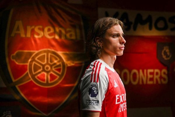  ریکاردو کالافیوری، بهترین بازیکن ماه آرسنال شد