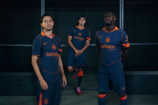  رونمایی از پیراهن سوم اینتر برای فصل جدید  عکس