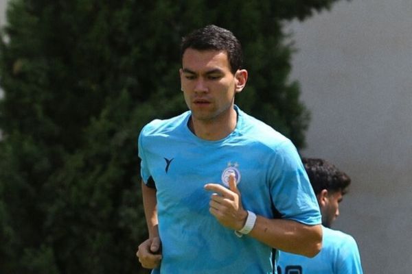 خبر خوش برای استقلالیها؛ آشورماتوف پا به توپ شد عکس