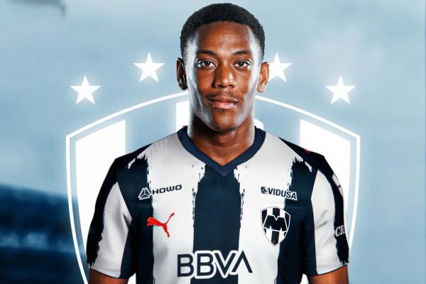 غیر رسمی ستاره اسبق منچستر یونایتد همتیمی سرخیو راموس شد