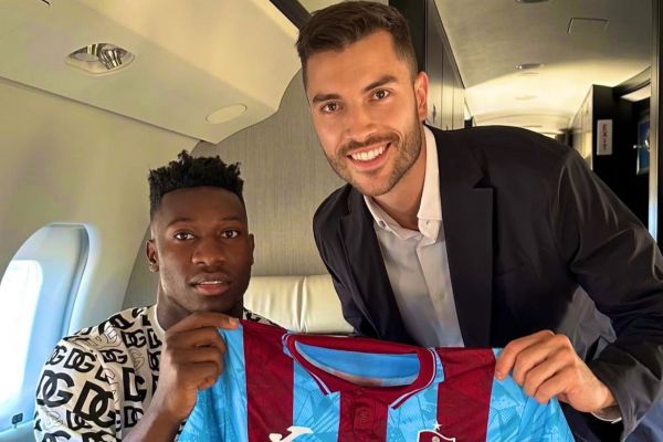 دروازهبان منچستر یونایتد وارد ترکیه شد عکس