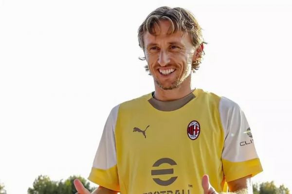 عکس؛ کیک تولد 40 سالگی مودریچ در میلان