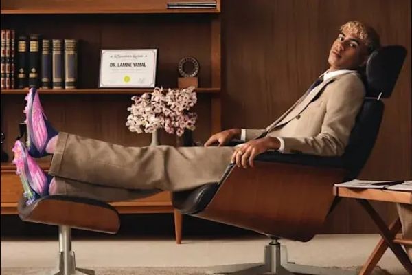  عکس؛ یامال و دریافت کفش شخصی از آدیداس