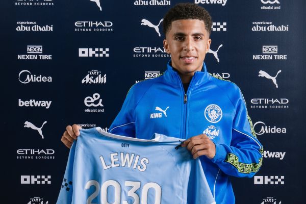 رسمی قرارداد ستاره جوان منچستر سیتی تمدید شد