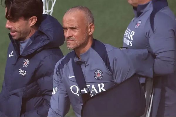  عکس؛ انریکه و حضور در تمرین پاریسن ژرمن پس از عمل جراحی