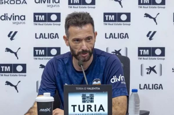  انتقاد سرمربی والنسیا از بازی مقابل بارسلونا در ورزشگاه شش هزار نفری