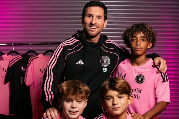 عکس؛ آکادمی اینتر میامی مشتری برند لیونل مسی شد