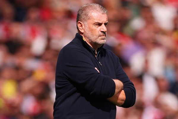  تمسخر سرمربی سابق تاتنهام توسط هواداران آرسنال در ورزشگاه امارات