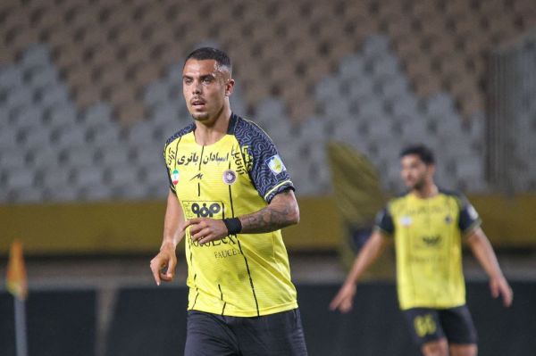  جمله عجیب کشوری فرد درباره آلوز  کارت بازی دادیم اما مجوز بازی ندادیم