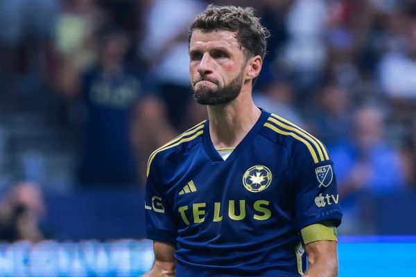 ادای احترام مولر به کین پس از ثبت اولین هتتریکش در آمریکا