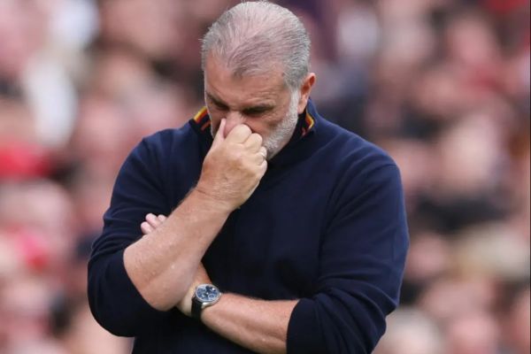 واکنش سرمربی ناتینگهام فارست به شعارهای هواداران آرسنال