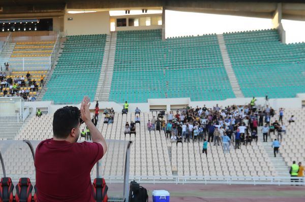  هواداران چادرملو، علیه فحاشی‌ و پرتاب بطری به تیم رقیب