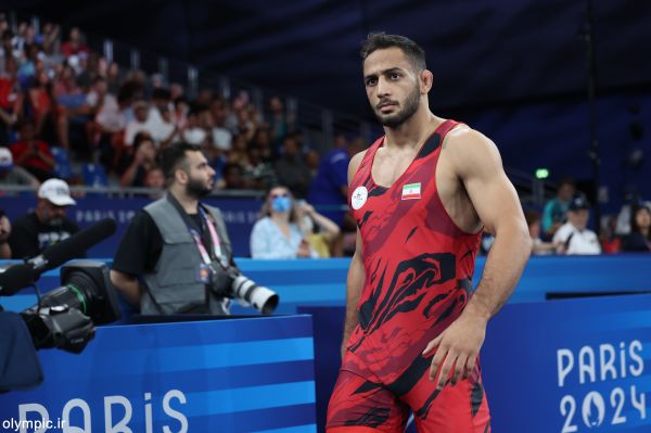  شگفتی‌سازی آذرپیرا مقابل تاج‌الدینوف؛ امیرعلی قهرمان المپیک را شکست داد