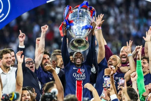  دمبله و وارد شدن به یک جنجال برای توپ طلا