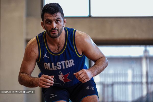 واکنش حسن یزدانی به قهرمانی تیم ملی؛ دل مردم را شاد کردید