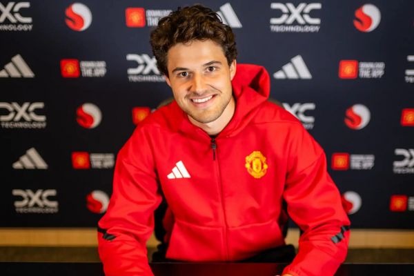 تردید برادر دروازهبان منچستریونایتد او باید به گالاتاسرای میرفت