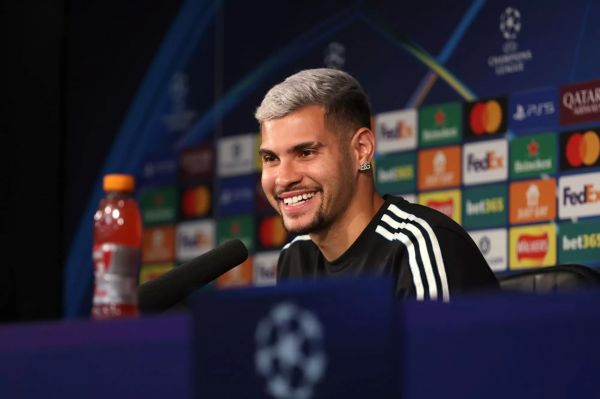  واکنش ستاره برزیلی نیوکاسل به رویارویی با بارسلونا