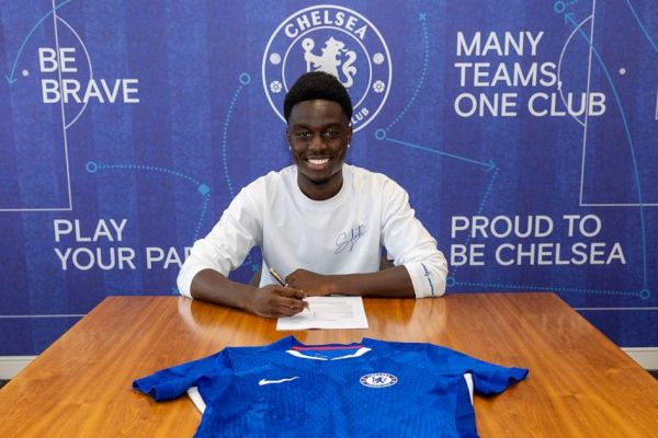  رسمی  مدافع راست جوان چلسی قراردادش را تمدید کرد