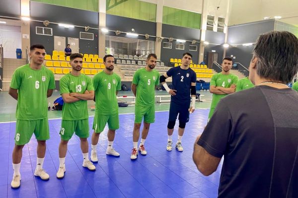 تمرین تیم ملی فوتسال در هوای شرجی